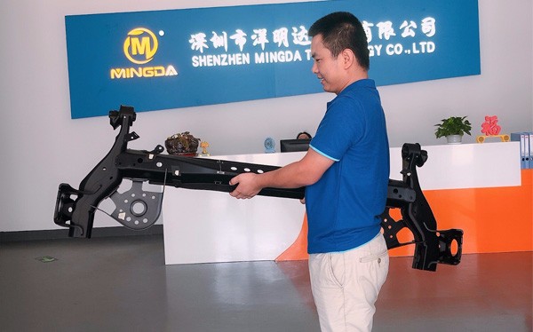 重磅新闻：leyu.乐鱼3D打印机MD-666 1:1打印汽车保险杠，无缝组装，模拟真实场景